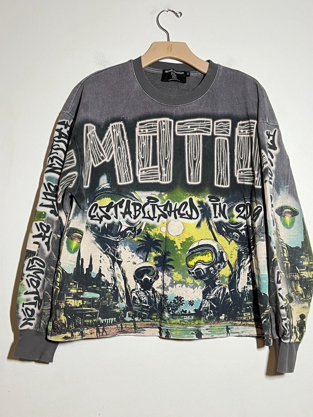 Mixed Emotion EUC Graphic Gray UFO Long Sleeved Tee Shirt M